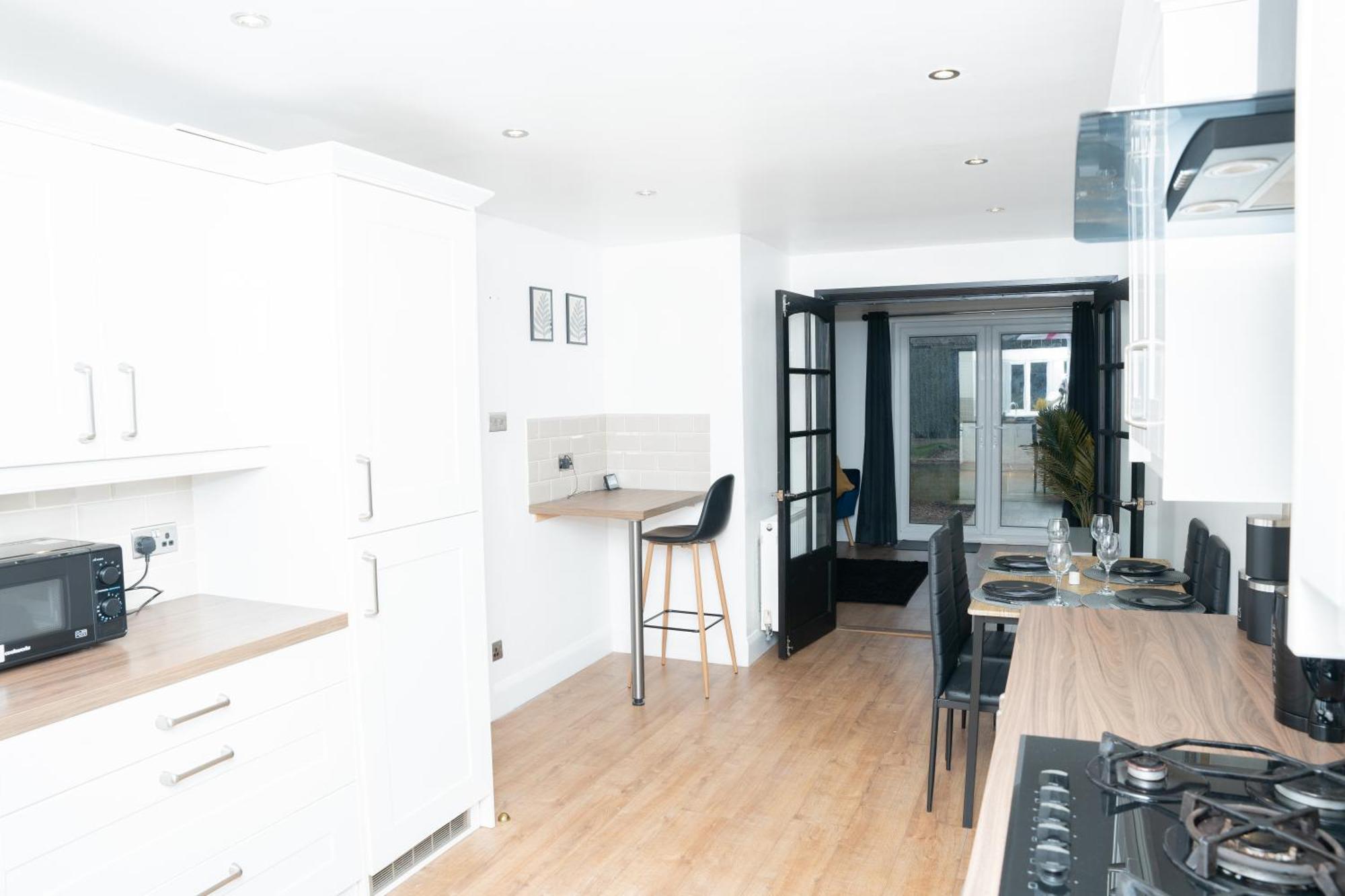 Stylish 3 Bed House With Free Parking Villa ลีดส์ ภายนอก รูปภาพ