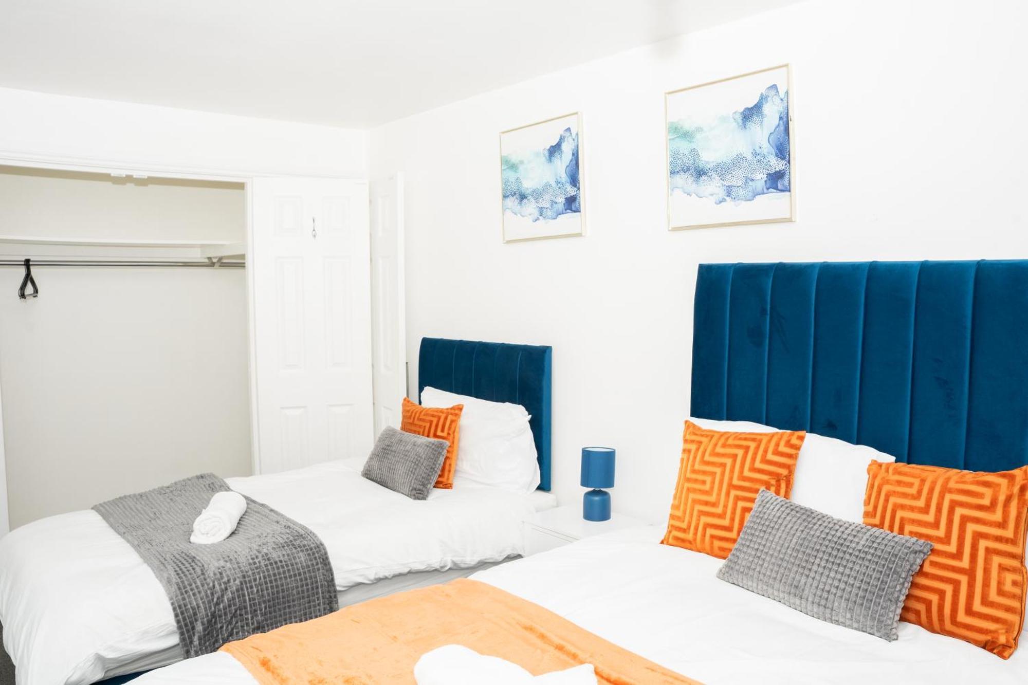 Stylish 3 Bed House With Free Parking Villa ลีดส์ ภายนอก รูปภาพ
